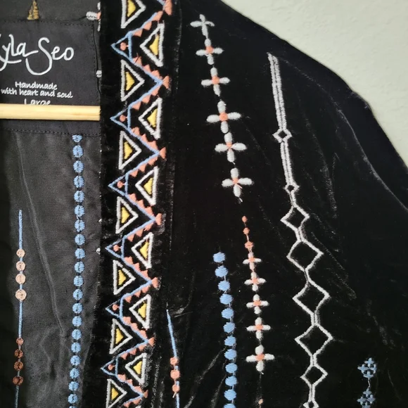 ANTHROPOLOGIE KYLA SEO Crushedd Velvet Embroidered Open Jacket - Picture 9 of 9